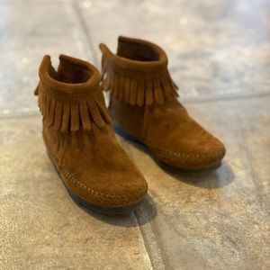 Suede Minnetonka fringe toddler boots